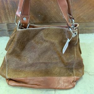 Leather hand bag with fur. Made in Argentina.